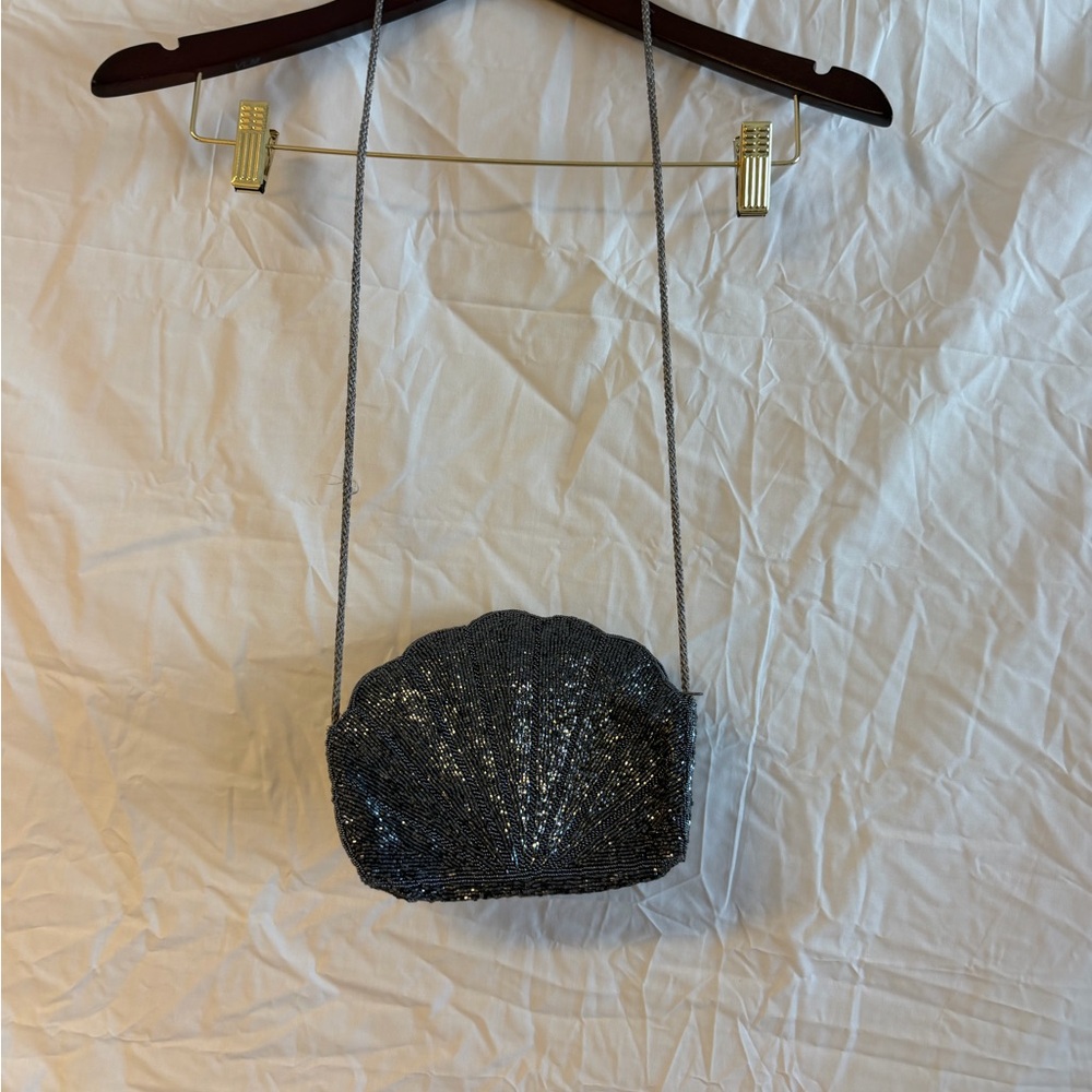Elegant Silver Shell Evening Clutch
